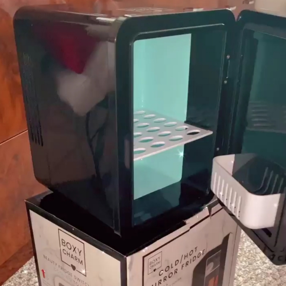 🖤 Boxycharm LED Vanity Mirror Cold & Hot Beauty Fridge - Picture 4 of 10